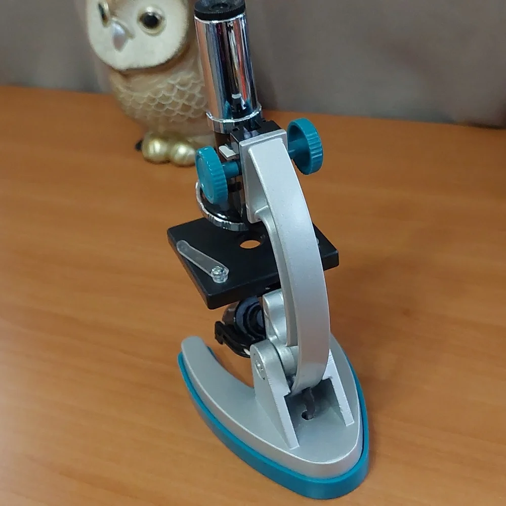 Kids Light up microscope with one slide. Light works. Made of metal! Like new! - Picture 4 of 9